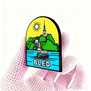 Badges en émail personnalisés en gros, mignons, à motif de dessin animé, épingles de revers en métal créatives sur le thème de l'anime pour breloques de sac à dos et petits accessoires - Product Image 2