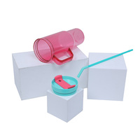 Gobelets en plastique avec couvercle et motif d'arc en paille Blanc rose Bleu 24oz Gobelets en plastique mat réutilisables 24oz avec couvercles