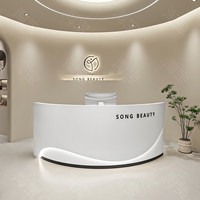Bureau de réception minimaliste en MDF courbé pour salon de beauté et salon de coiffure à usage commercial