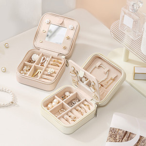 Biểu Tượng Tùy Chỉnh Đính Vuông Hộp Đồ Trang Sức Tổ Chức Gương Du Lịch Nhỏ Dây Kéo PU Da Đồ Trang Sức Vòng Vòng Cổ Bông Tai Quà Tặng Trường Hợp - Product Image 4