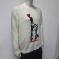 Maßgefertigter OEM ODM Herren-Pullover Weiß Rundhals Jacquard Katzen-Herz-Druck 12GG Kunstnerz-Strickware 100% Baumwolle