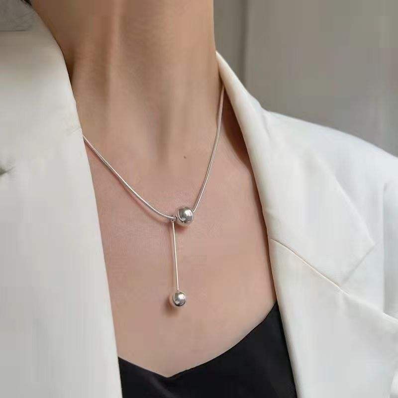 pompon blanc5 bing avec boule-45 5 chaîne