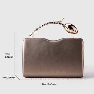 กระเป๋าถือหนัง PU รูปดอกกุหลาบสั่งทำขายส่งจากโรงงาน ของขวัญวันวาเลนไทน์ กระเป๋าคลัทช์สะพายข้างสำหรับผู้หญิง กระเป๋าออกงานกลางคืน - Product Image 6