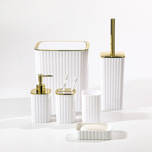 Juego <span class=keywords><strong>de</strong></span> Accesorios <span class=keywords><strong>de</strong></span> <span class=keywords><strong>Baño</strong></span> <span class=keywords><strong>de</strong></span> Plástico con <span class=keywords><strong>Tapa</strong></span> Negra para Hotel y Hogar, Dispensador <span class=keywords><strong>de</strong></span> Jabón, Cepillo <span class=keywords><strong>de</strong></span> Dientes, Escobilla <span class=keywords><strong>de</strong></span> <span class=keywords><strong>Baño</strong></span>, Cubo <span class=keywords><strong>de</strong></span> Basura y Vaso - Product Image 2