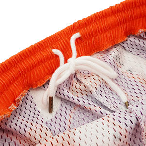 กางเกงขาสั้นตาข่ายสองชั้นสำหรับผู้ชายกางเกงขาสั้นตาข่ายโพลีเอสเตอร์สตรีทแวร์ระบายอากาศได้ดี - Product Image 2