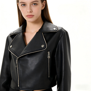 جاكيت جلد مخصص بتصميم مقاوم للرياح، جاكيت جلد نسائي أسود بأسلوب بانك، جاكيت جلد مصمم حسب الطلب - Product Image 1