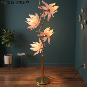 Lampadaire Viral Lotus 4 lumières, tige en fer et abat-jour en verre en forme de fleur, base E26, lampe sur pied florale de luxe pour la décoration intérieure - Product Image 5