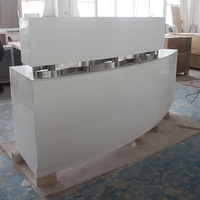 Comptoir de réception moderne en surface solide blanche de luxe personnalisable pour hôtel, salon, école, caisse, bureau