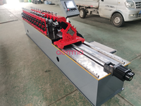 C Purlin Profil Machine Hydraulique Cutter U C Forme En Acier Tôle De Poutre De Toit Rouleau Formant La Machine