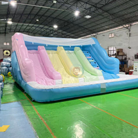 Structure gonflable colorée 4 en 1 avec toboggan, château gonflable et piscine à balles pour enfants