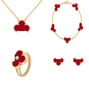 طقم مجوهرات نسائي جديد وعصري وخفيف الوزن وفاخر وعالي الجودة بتصميم زهرة البرسيم رباعية الأوراق المحظوظة - Product Image 1