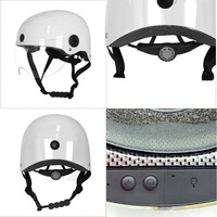 Casque de moto intelligent à visière ouverte avec commande vocale, caméra, aérations, design respirant et protecteur pour motards adultes.