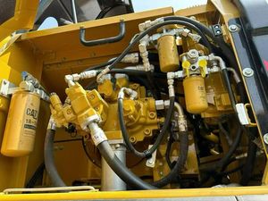 Excavatrice sur chenilles hydraulique CAT 340D2L d'occasion, 40 tonnes, avec godet de terrassement, en stock à Shanghai - Product Image 6