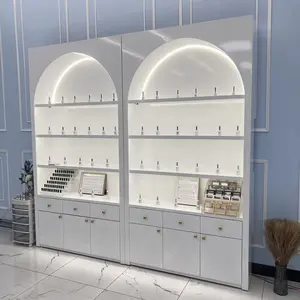 Bianco con scaffali di mobili prodotti di bellezza espositore per il negozio di forniture di bellezza