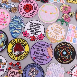 Patchs brodés thermocollants de haute qualité pour la vente en gros, motifs personnalisés lettres et fleurs, pour casquettes de camionneur et vêtements - Product Image 1