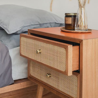 Table de chevet en bois rustique de style ferme avec tiroir en rotin pour chambre à coucher