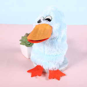 Novedades 2025: Juguete de Peluche Creativo de Pato con Lengua Saliente, Marioneta de Mano, Juguete de Broma Novedoso para Niños - Product Image 5