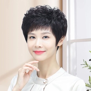 <span class=keywords><strong>Parrucca</strong></span> Bob Corta Senza Pizzo per <span class=keywords><strong>Donna</strong></span> Anziana, Stile Naturale Voluminoso, Copre i Capelli Grigi, Copertura Completa, Pronta Consegna - Product Image 1