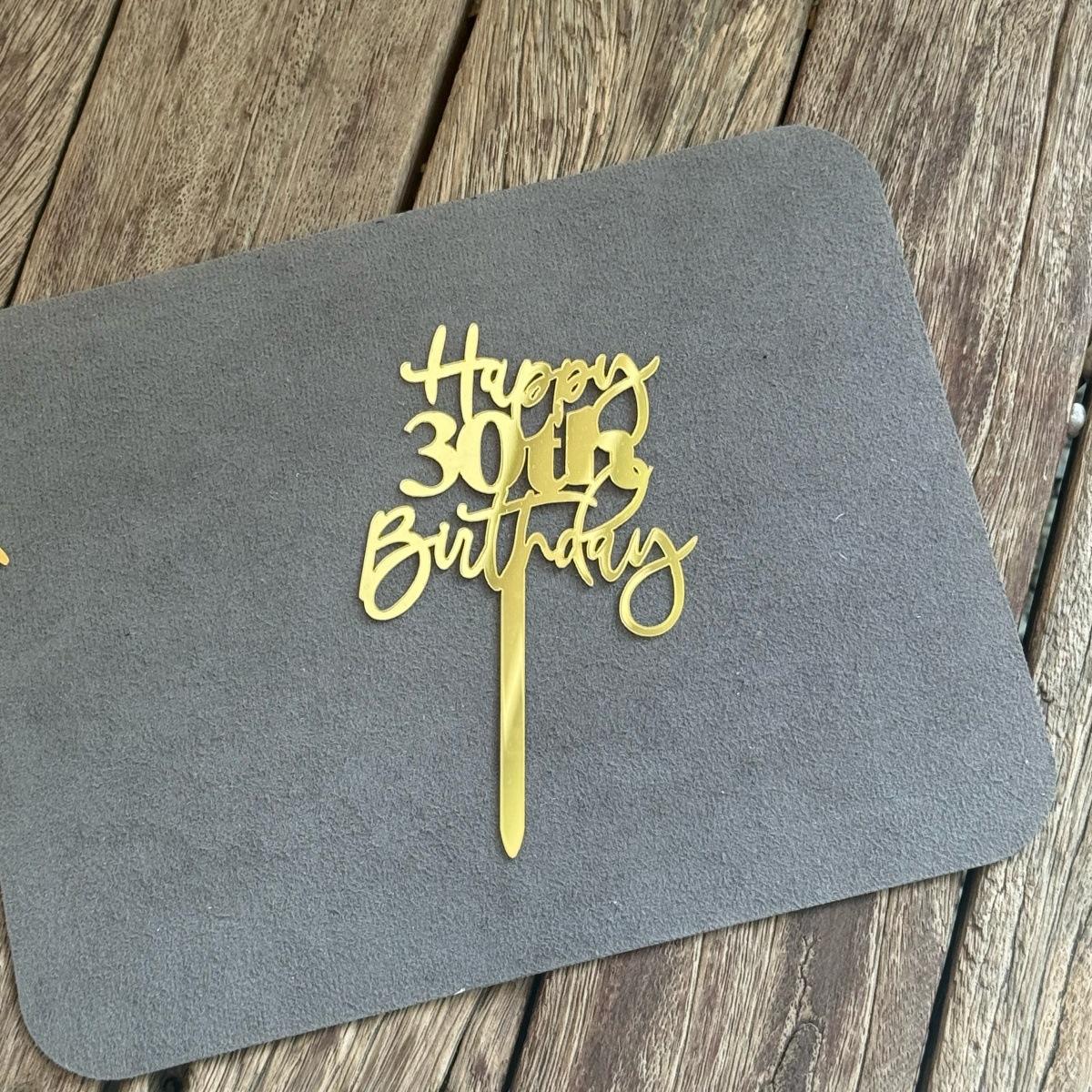 Decoración dorada para tarta de feliz 30 cumpleaños en oro.