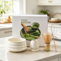 Ensemble d'accessoires traditionnels pour matcha en vrac : Chawan en céramique verte, fouet en bambou, étui de rangement pour la cérémonie du matcha à domicile