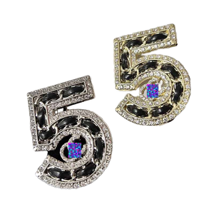 Бренд-Броши из сплава номер 5, дизайнерские Броши с логотипом на заказ, GG V CC, костюм, пальто, одежда, оптовая цена, циркон, булавки для подарков - Product Image 1