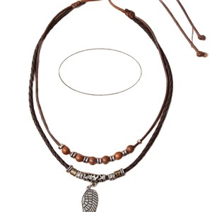 Collar de Cuero con Colgante de Pluma Retro Europeo Americano, Joyería Unisex, Cuentas de Madera de Plata Tibetana, Diseño Multicapa - Product Image 5