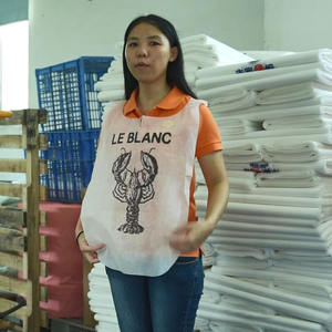 Produttore personalizzato aragosta monouso grembiule Non tessuto impermeabile a prova di olio bavaglini per adulti Non tessuti per mangiare senza problemi - Product Image 3