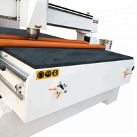 Rouleaux de presse pour routeur CNC de table à vide pour maintenir la coupe de la planche