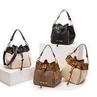 Bolso de cubo pequeño de cuero con cordón y empalmes, para mujer, nueva moda, estilo popular en redes, con un toque de sofisticación y exclusividad, tipo bandolera