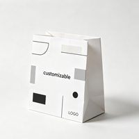 Sac cadeau élégant en carton blanc avec ruban en satin et logo estampé à chaud argenté pour parfum, emballage haut de gamme pour soins de la peau, sac fourre-tout premium