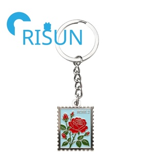 Porte-clés en alliage en forme de timbre postal, émail souple ou dur, personnalisé, cadeau promotionnel, vente en gros - Product Image 6