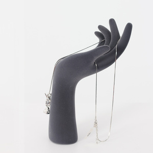 Mainnequin de main en velours sur mesure pour la vente en gros, modèle de main pour l'affichage de bijoux et d'accessoires - Product Image 6