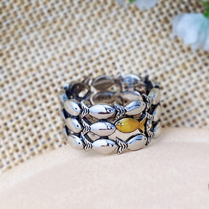 Anello Creativo a Forma di Pesce Bicolore in Oro, Design Ispirato al Nuoto, Gioiello di Moda per Donne - Product Image 1