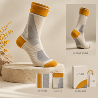 Chaussettes de compression à rayures en polyamide et élasthanne, avec panneau en maille tricotée asymétrique, soutien gradué du mollet, ajustement parfait, logo et emballage assortis.