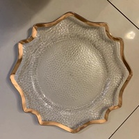Textures uniques minimalistes transparentes bords irréguliers en plastique épaissi plateau de bol de fruits d'estampage à chaud assiettes de chargeur décoratives