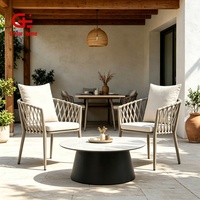 Chaise de salle à manger d'hôtel moderne en aluminium avec coussins en mousse écologique, mobilier imperméable et confortable pour l'extérieur, chaise de jardin tressée