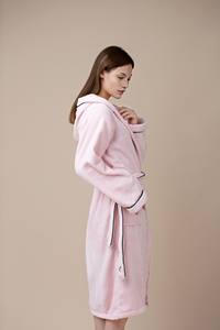 ชุดนอนโรงแรมผ้าคอรัลฟลีซเนื้อนุ่มซึมซับดี ขายส่งสินค้าหรูหรา เสื้อคลุมอาบน้ำผ้าคอรัลฟลีซแบบมีฮู้ดสำหรับโรงแรมหรู - Product Image 4