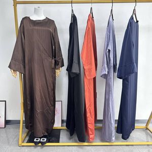 Abaya Elegante e Modesta per Donne, Vestito Lungo fino alla Caviglia con Spalline in Tessuto Satinato, Traspirante e Comodo, Ultima Moda per EID e Ramadan - Product Image 3