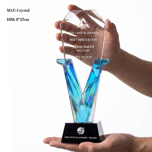 Trofeo <span class=keywords><strong>de</strong></span> Cristal Personalizado en Forma <span class=keywords><strong>de</strong></span> V, Premio Iridiscente Arcoíris, Placa Grabada Personalizada, Regalos para Campeones <span class=keywords><strong>de</strong></span> Innovación Corporativa - Product Image 5