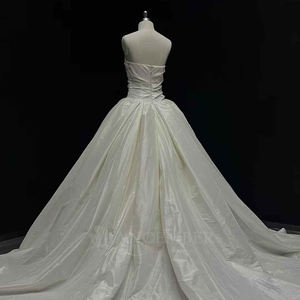 Robe de mariée moderne Nt18 avec traîne chapelle, appliques, longueur ras du sol, dos nu, design jupe de bal par for - Product Image 6