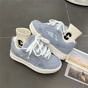 Mocasines casuales versátiles de plataforma para hombre, ideales para el verano, y zapatillas de skate transpirables estilo boyfriend para mujer. - Product Image 3