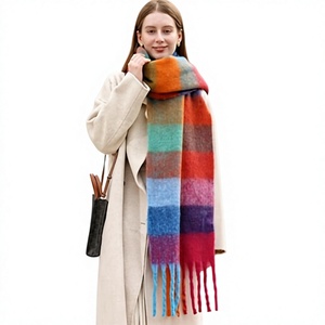 Bufanda Larga de Lana para Mujer, Diseño a Cuadros, Accesorio de Moda para Invierno con Detalles de Flecos - Product Image 1
