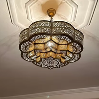 Lustre en laiton perforé à la main conçu de manière complexe pour la décoration de la maison et de la barre lumineuse