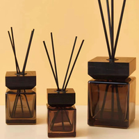 Bouteille diffuseur de luxe personnalisée bouteille diffuseur d'arôme de roseau en verre vide bouteille diffuseur de 150ml carré de 100ml bouteilles diffuseur en verre avec bouchon en bois