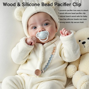 Attache sécurisée pour poussette et sac à couches sans BPA, en bois de hêtre naturel et silicone, support de dentition, perle, attache-tétine pour bébé - Product Image 1
