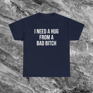 Camiseta con meme divertido 'I Need A Hug From A Bad Bitch', estilo ofensivo Gen Z - Product Image 1