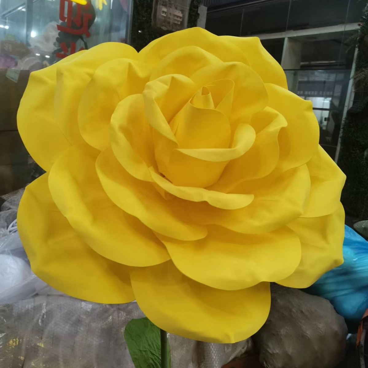 Grandes fleurs - jaune vif, 20 cm de diamètre