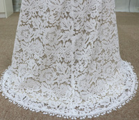 Robe de mariée à manches longues, encolure en V profond