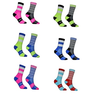 Calcetines atléticos unisex para mujeres, hombres y niños algodón diseños divertidos fútbol <span class=keywords><strong>bicicleta</strong></span> caballos plantas regalo izquierda derecha diferente - Product Image 1