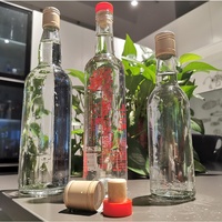 Automatique haute vitesse 10000bph bouteille en verre de 1 litre de vin vodka rinçage remplissage Ropp capsuleur T forme bouchant la machine